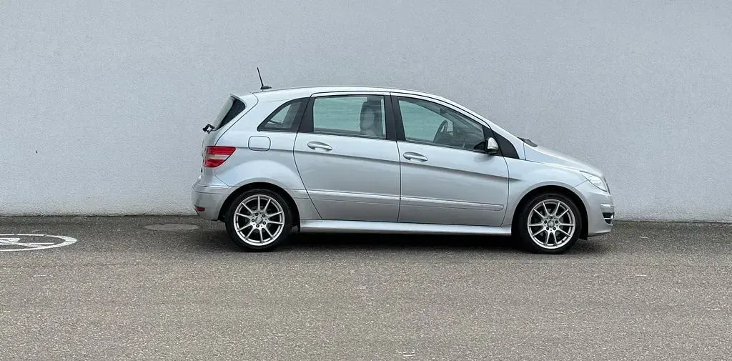 Gebraucht Mercedes B180 Avantgarde 109 PS (80 kW) 2010 Silber Van / Kleinbus