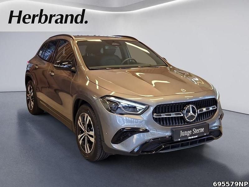 Gebraucht Mercedes GLA200 Progressive 163 PS (119 kW) 2024 Metalliclack mountaingrau SUV