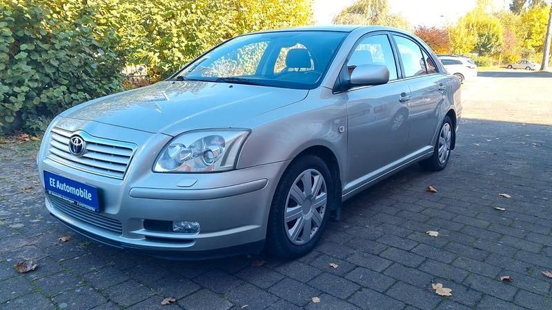 Silber Gebraucht 2004 Toyota Avensis Sol Limousine | 2.999 € (Fairer Preis) - Bild 1/4