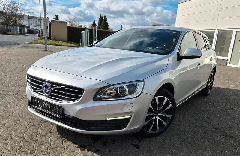Gebraucht Volvo V60 190 PS (139 kW) 2018 Silber Kombi