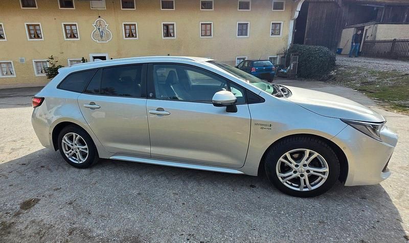 Gebraucht Toyota Corolla Team 122 PS (89 kW) 2020 Silber Kombi