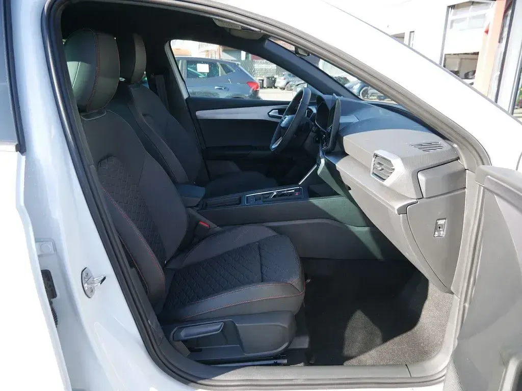 Gebraucht Seat Leon FR 150 PS (110 kW) 2025 Weiß Limousine