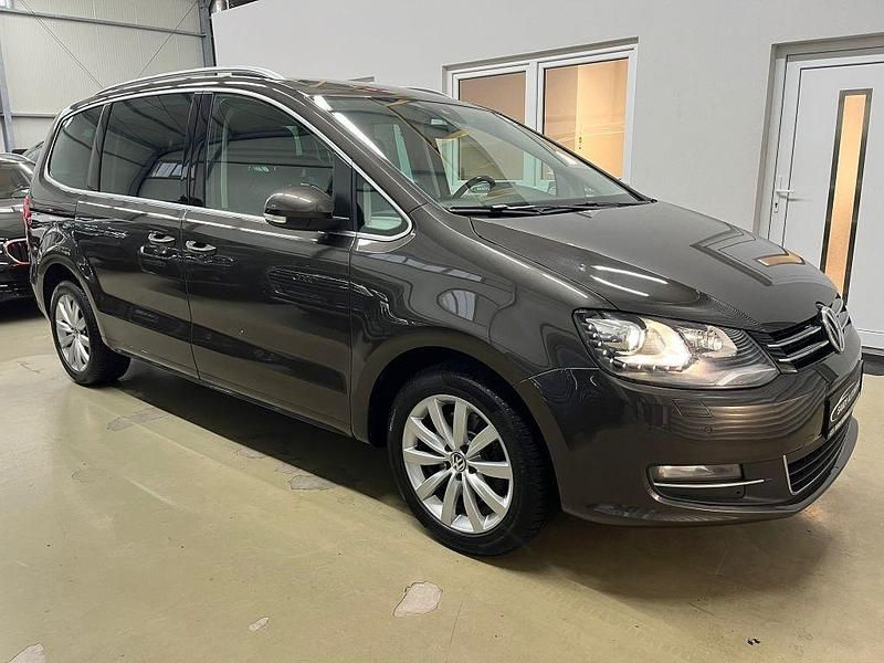 Gebraucht VW Sharan Highline 177 PS (130 kW) 2020 Braun black oak brown metallic Van / Kleinbus