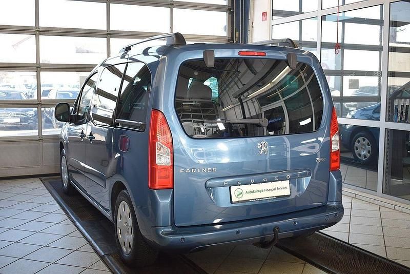 Gebraucht Peugeot Partner 111 PS (81 kW) 2011 Blau Van / Kleinbus