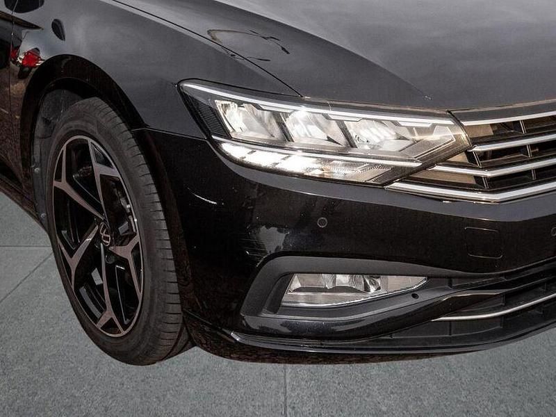 Gebraucht VW Passat 122 PS (89 kW) 2022 Schwarz Kombi