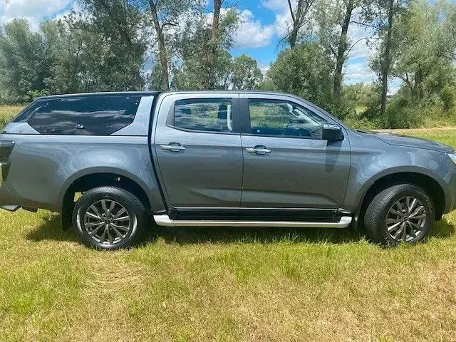 Gebraucht Isuzu D-Max 163 PS (119 kW) 2021 Grau Pickup