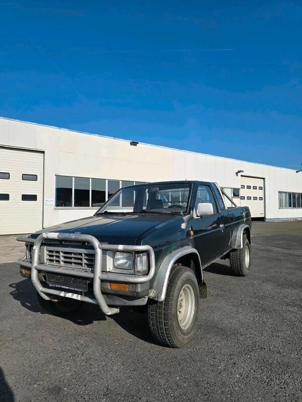 Grün Gebraucht 1988 Nissan King SUV | 3.850 € - Bild 1/4