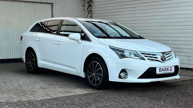 Gebraucht Toyota Avensis Executive 147 PS (108 kW) 2012 Super white 2 Kombi