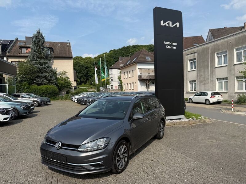 Grau Gebraucht 2017 VW Golf VII Sound Kombi | 15.900 € (Fairer Preis) - Bild 1/4