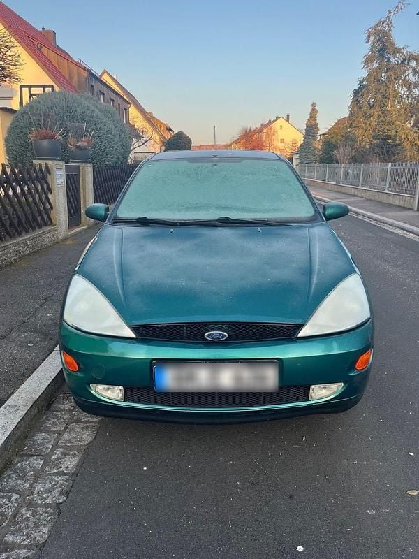 Gebraucht Ford Focus Ambiente 75 PS (55 kW) 1999 Grün Limousine