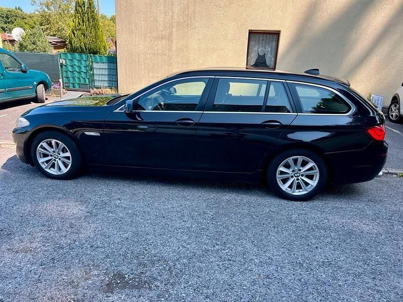 Schwarz Gebraucht 2011 BMW 525 Kombi | 9.499 € - Bild 1/4