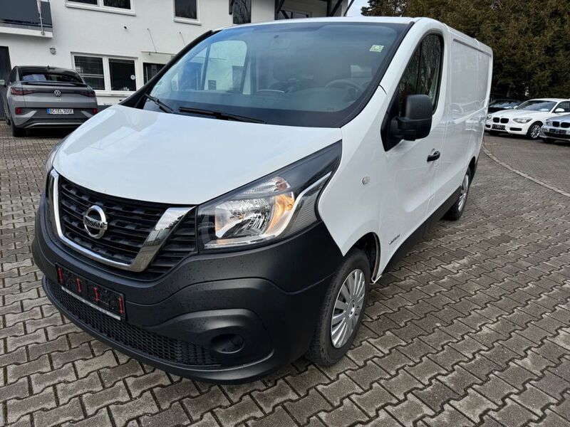 Weiß Gebraucht 2018 Nissan NV300 Comfort Van | 12.500 € (Fairer Preis) - Bild 1/4