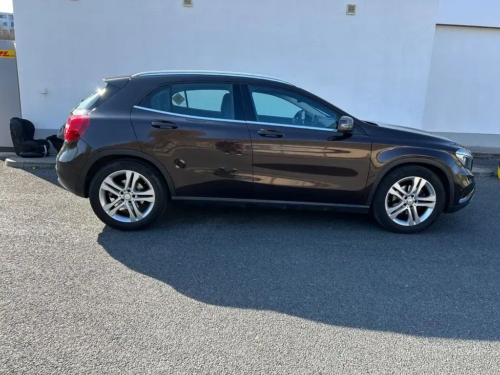 Gebraucht Mercedes GLA180 Urban 122 PS (89 kW) 2016 Braun SUV
