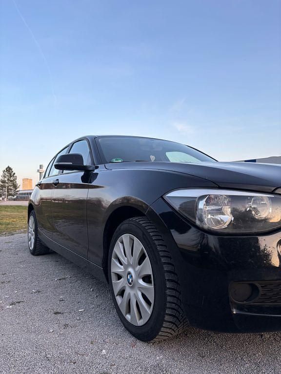 Gebraucht BMW 114 102 PS (75 kW) 2014 Schwarz Kleinwagen
