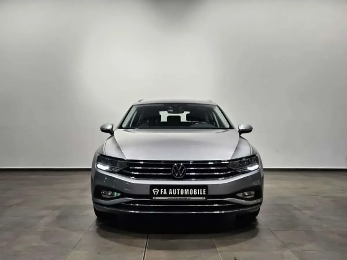 Gebraucht VW Passat Sport 200 PS (147 kW) 2024 Pyrit silber (metallic) Kombi
