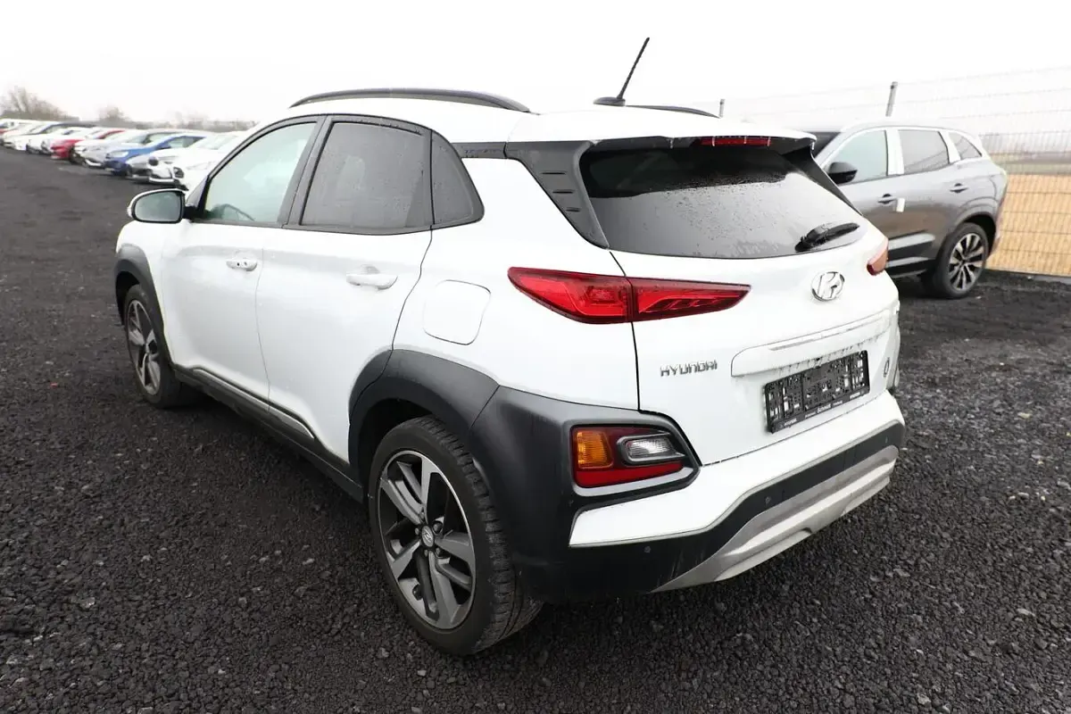 Gebraucht Hyundai Kona Premium 120 PS (88 kW) 2018 Chalk white metallic SUV