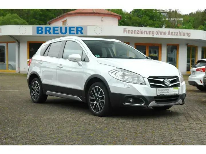 Weiß Gebraucht 2016 Suzuki SX4 S-Cross Comfort+ SUV | 13.880 € (Etwas zu teuer) - Bild 1/4