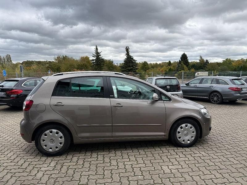 Braun Gebraucht 2009 VW Golf Plus Cross Highline Van / Kleinbus | 6.990 € (Fairer Preis) - Bild 1/4