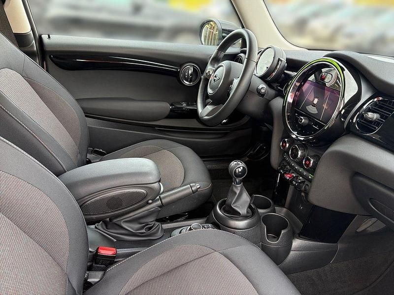 Gebraucht Mini Cooper Essential 136 PS (100 kW) 2023 Silber Kleinwagen