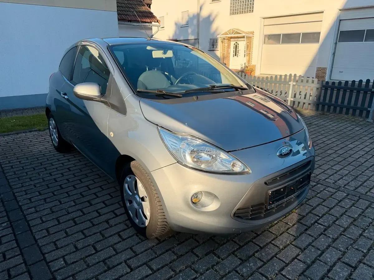 Gebraucht Ford Ka Titanium 69 PS (50 kW) 2014 Grau Kleinwagen