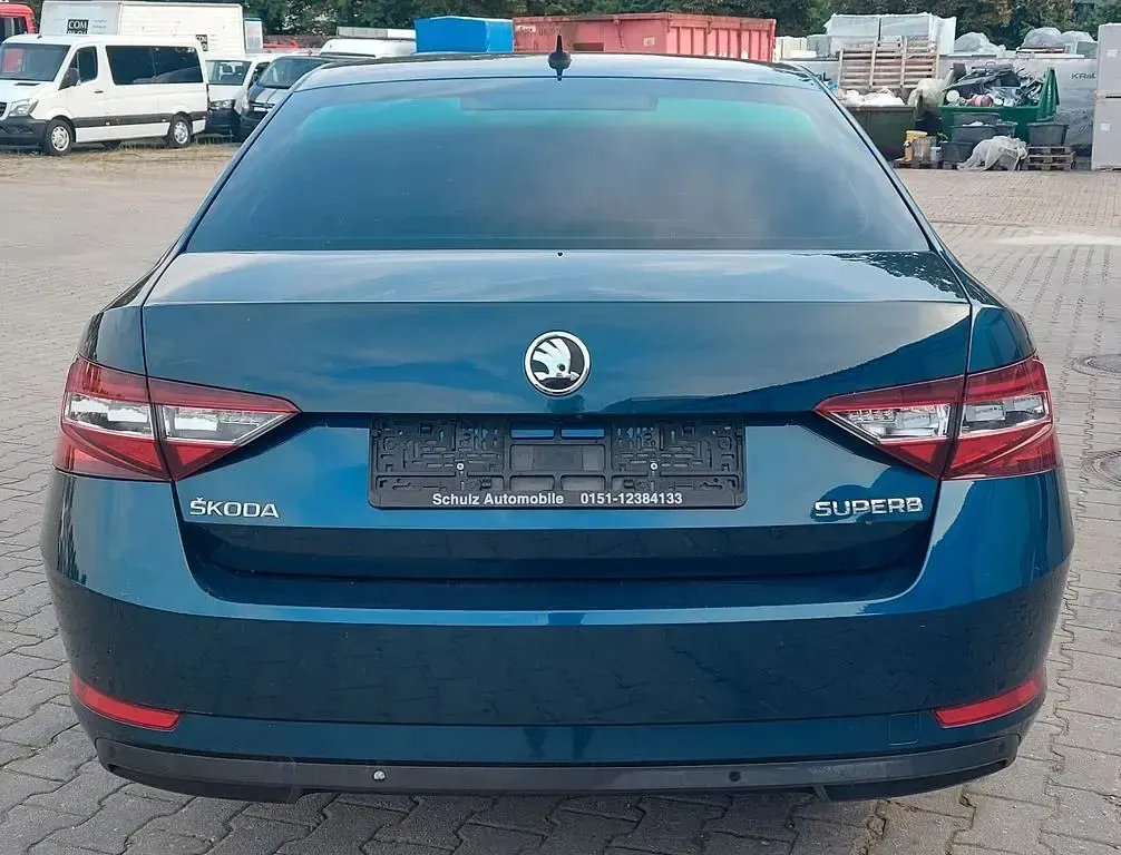 Gebraucht Skoda Superb Active 150 PS (110 kW) 2015 Blau Limousine