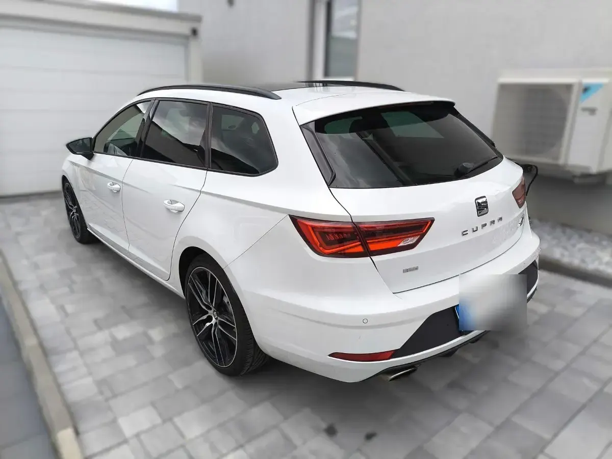 Używany Seat Leon 4Drive 300 KM (220 kW) 2017 Biały Kombi