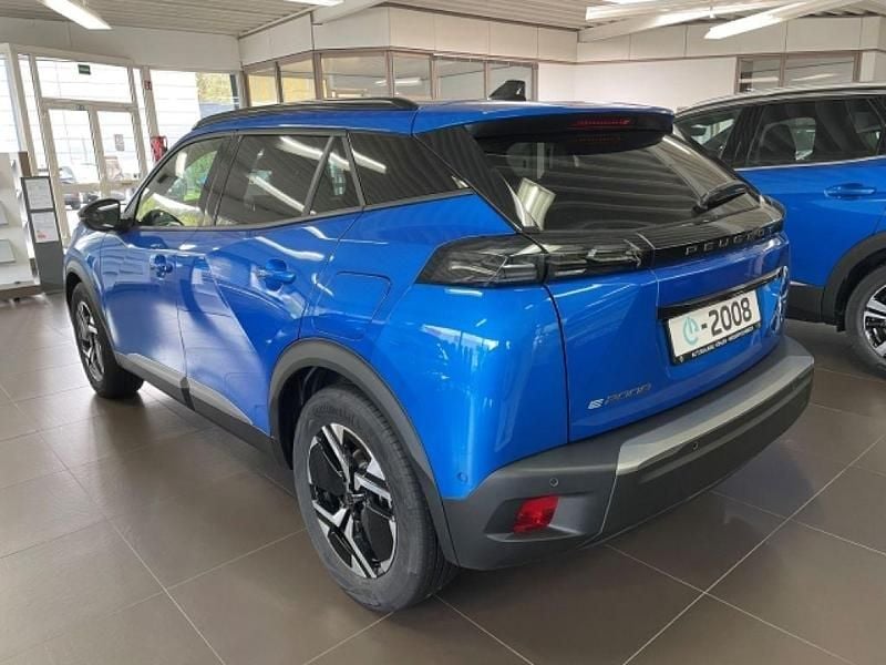 Gebraucht Peugeot e-2008 Allure 114 kW (156 PS) 2024 Vertigo blau (metallic) SUV