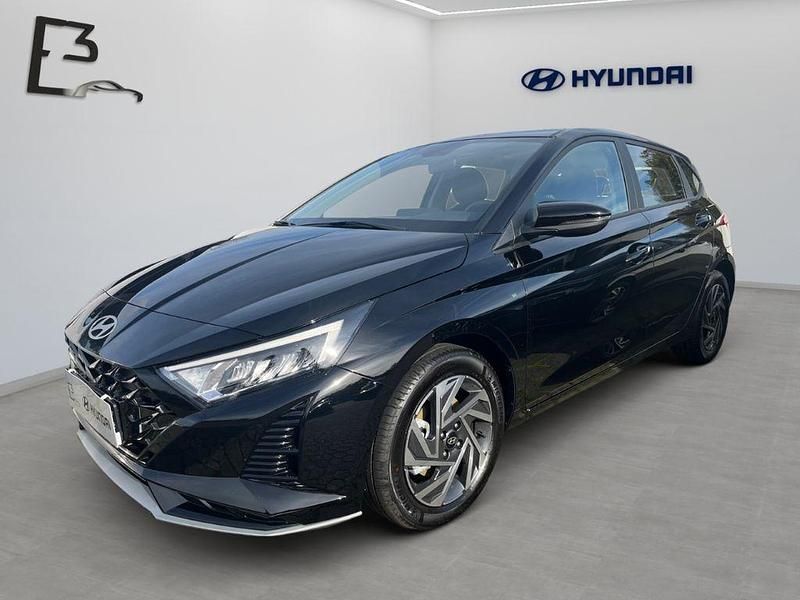 Schwarz Neu 2025 Hyundai i20 Trend Limousine | 22.490 € (Fairer Preis) - Bild 1/4