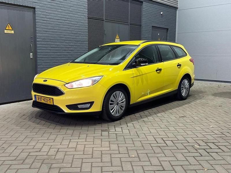 Gebraucht Ford Focus 120 PS (88 kW) 2018 Gelb Kombi