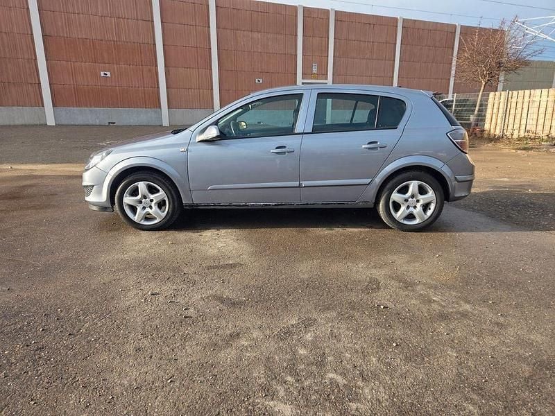 Gebraucht Opel Astra 116 PS (85 kW) 2008 Silber Limousine