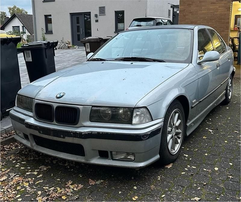Silber Gebraucht 1997 BMW 320 Limousine | 2.200 € (Superpreis) - Bild 1/4