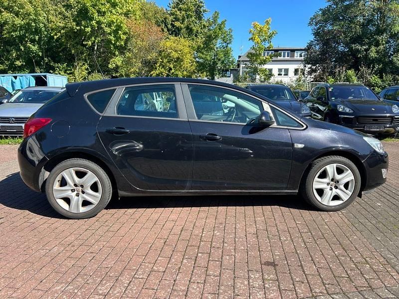 Gebraucht Opel Astra Edition 116 PS (85 kW) 2010 Schwarz Limousine