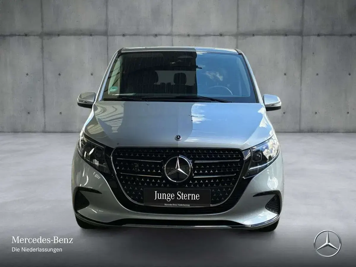 Gebraucht Mercedes V250 Avantgarde 190 PS (139 kW) 2024 Hightechsilber Van / Kleinbus