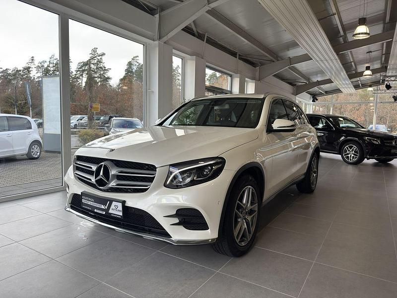 Weiß Gebraucht 2018 Mercedes GLC220 AMG line SUV | 30.950 € (Fairer Preis) - Bild 1/4