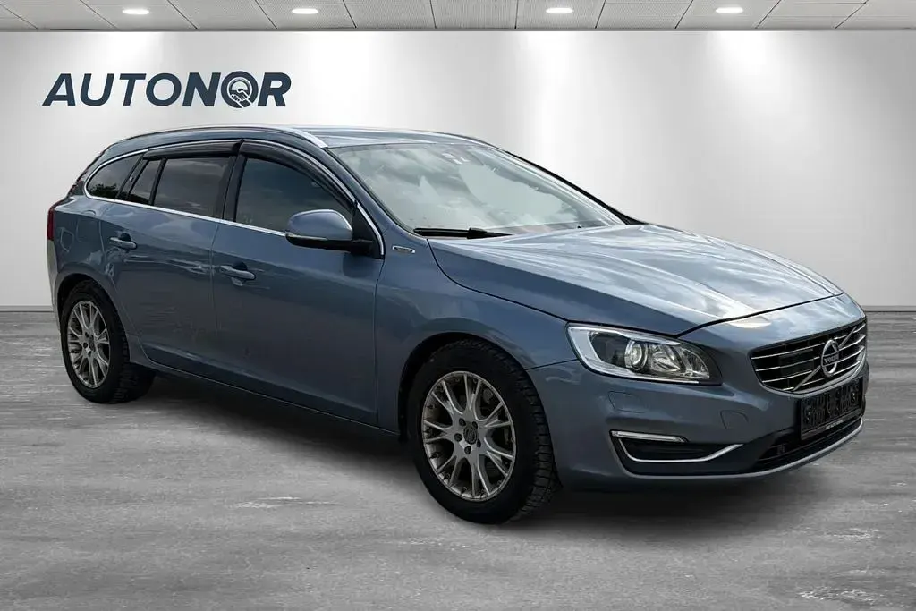 Gebraucht Volvo V60 163 PS (119 kW) 2018 Blau Kombi