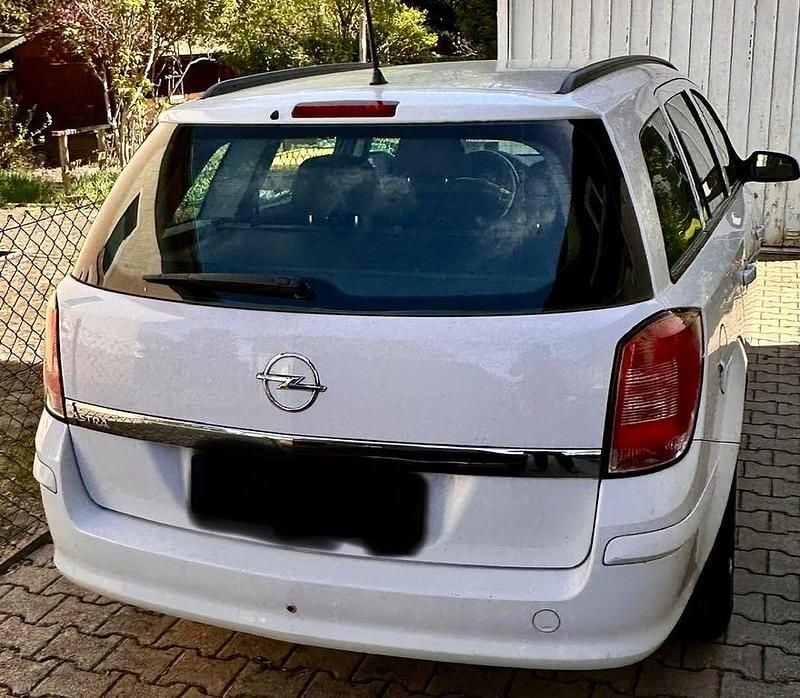 Gebraucht Opel Astra Selection 90 PS (66 kW) 2009 Weiß Limousine