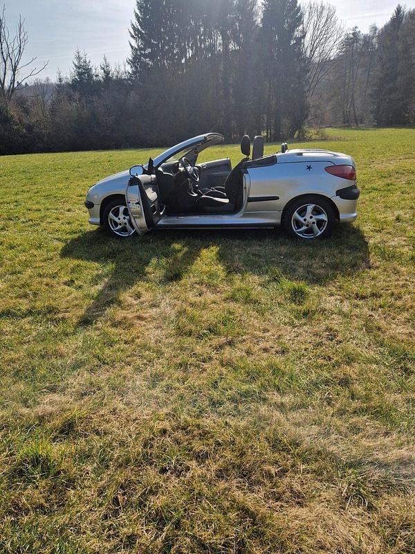 Gebraucht Peugeot 206 109 PS (80 kW) 2002 Silber Cabrio