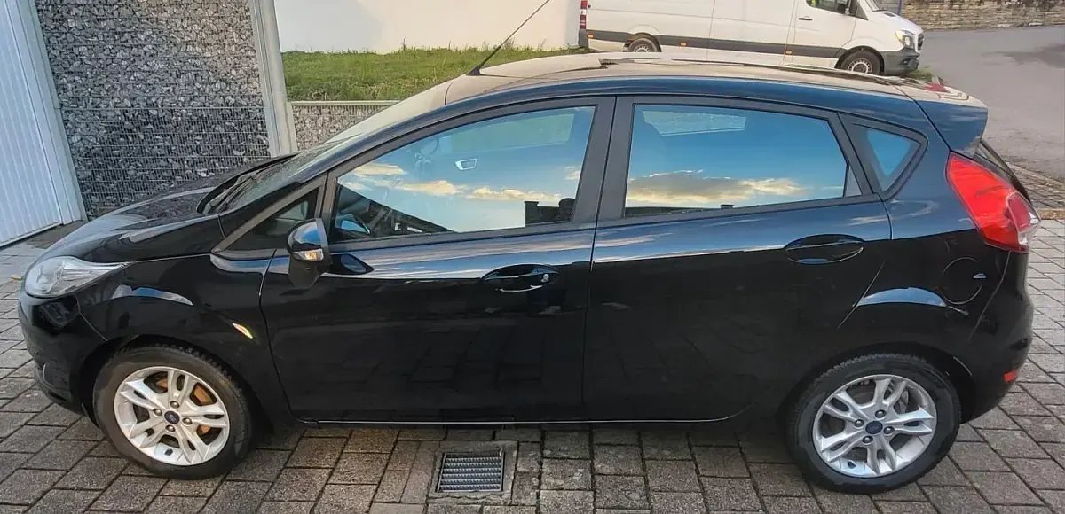 Gebraucht Ford Fiesta Celebration 82 PS (60 kW) 2016 Schwarz Kleinwagen