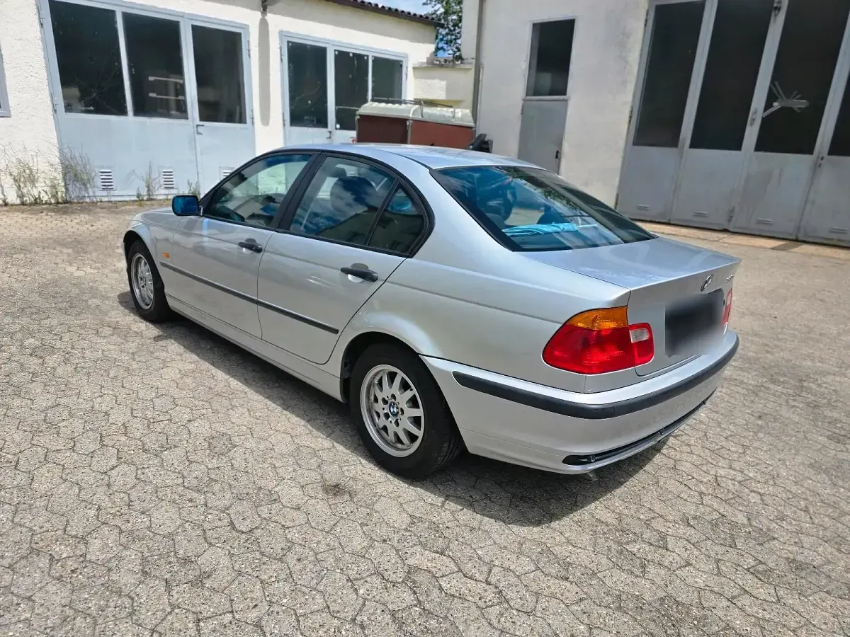 Gebraucht BMW 320 Sport Line 136 PS (100 kW) 2001 Silber Limousine