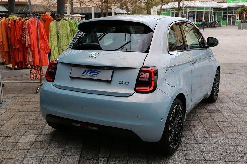 Blau Gebraucht 2022 Fiat 500e La Prima Limousine | 22.950 € (Etwas zu teuer) - Bild 1/4