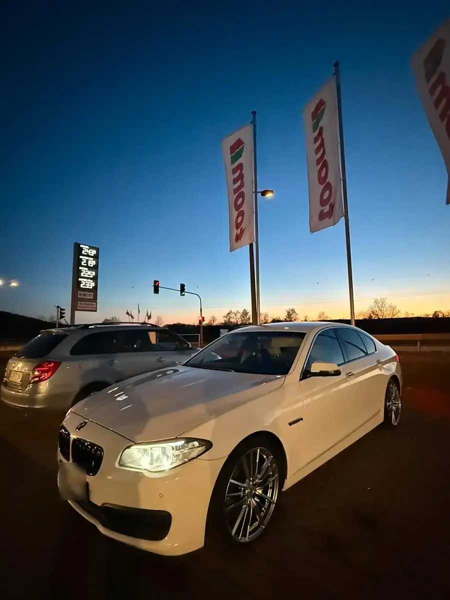 Używany BMW 530 258 KM (189 kW) 2014 Biały Sedan/Limuzyna