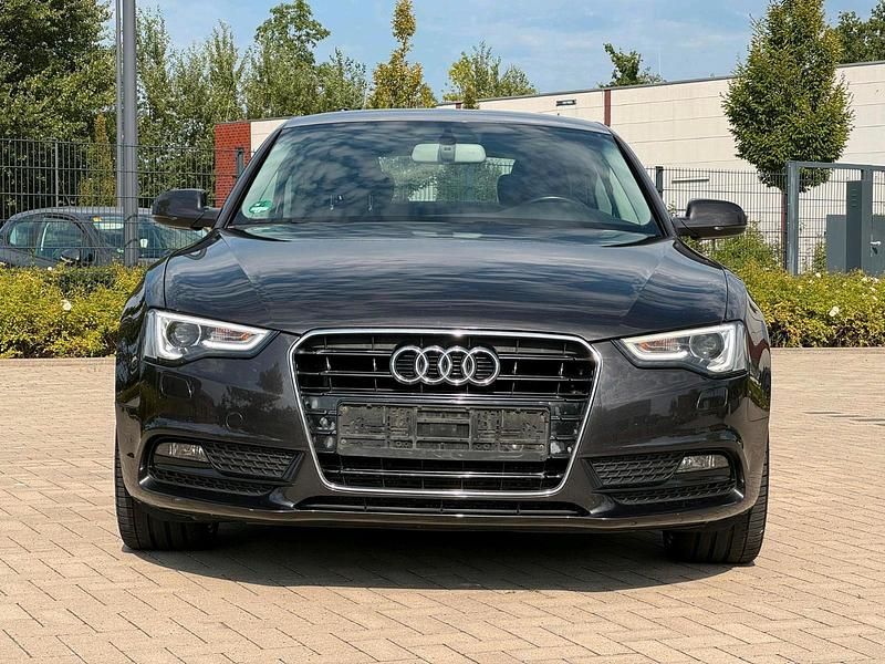 Grau Gebraucht 2025 Audi A5 Limousine | 13.150 € - Bild 1/4