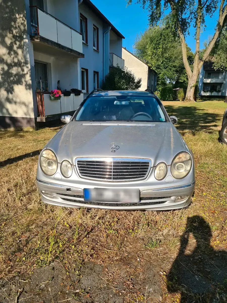 Gebraucht Mercedes E270 177 PS (130 kW) 2004 Silber Limousine