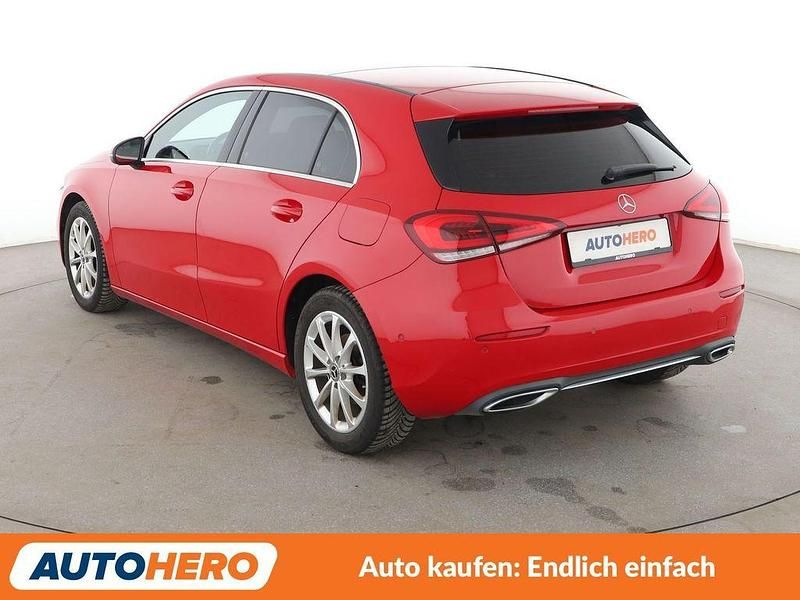 Gebraucht Mercedes A180 Progressive 116 PS (85 kW) 2019 Rot Limousine