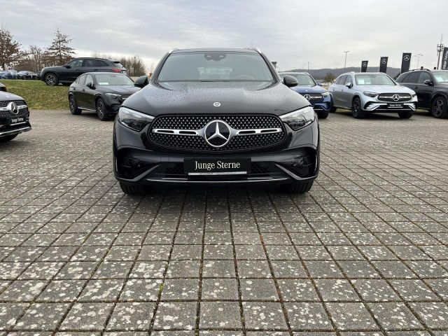Gebraucht Mercedes GLC300 AMG 269 PS (197 kW) 2024 Metalliclack obsidianschwarz SUV