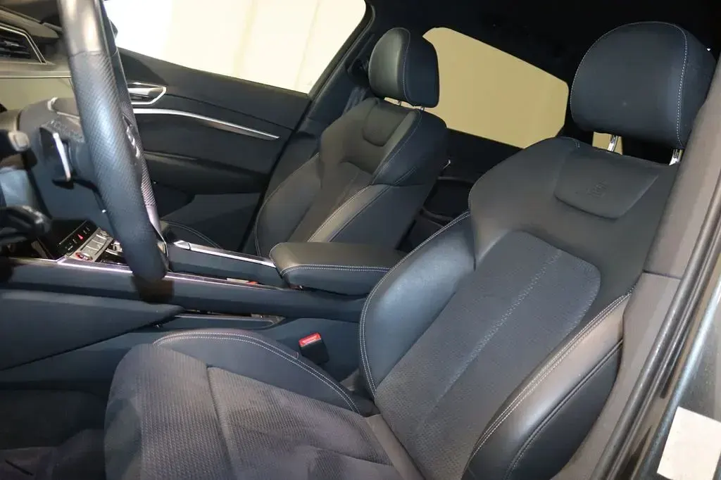 Usata Audi e-tron Sport 369 kW (503 CV) 2022 Grigio SUV