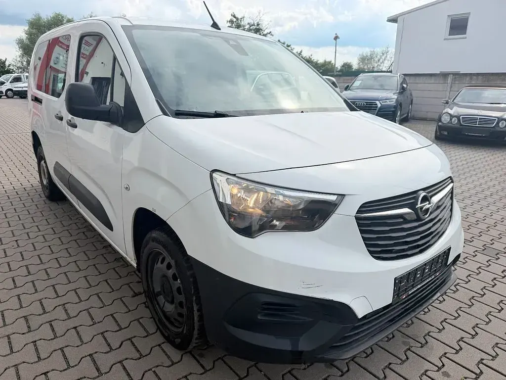Gebraucht Opel Combo Selection 102 PS (75 kW) 2021 Weiß Van / Kleinbus