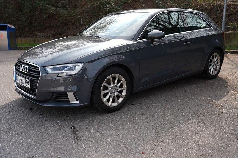 Gebraucht Audi A3 Ambiente 150 PS (110 kW) 2017 Grau Limousine