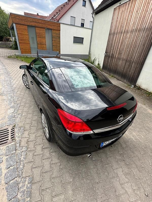 Gebraucht Opel Astra Cabriolet 140 PS (102 kW) 2007 Schwarz Cabrio