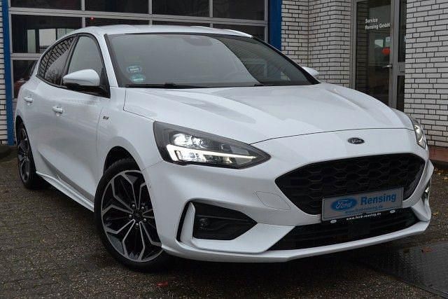 Weiß Gebraucht 2020 Ford Focus ST-Line X Limousine | 17.250 € (Superpreis) - Bild 1/4